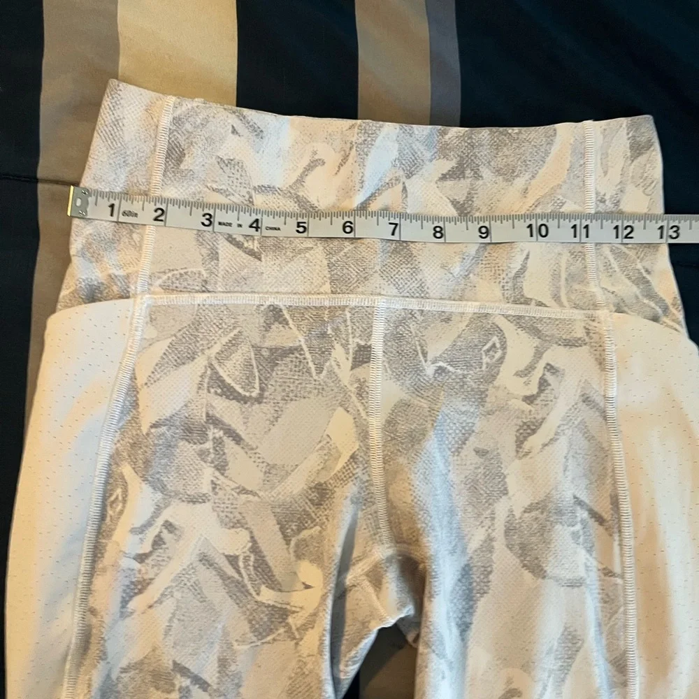 🍋LIKE NEW Lululemon Breezy Dot Tight *25" - Jasmine White Multi/White - Sz 6 - Picture 11 of 15
